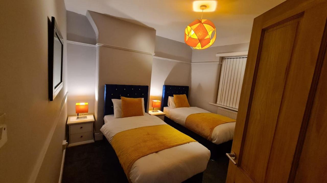 Stunning Holiday Home. Free Parking. แมนเชสเตอร์ ภายนอก รูปภาพ